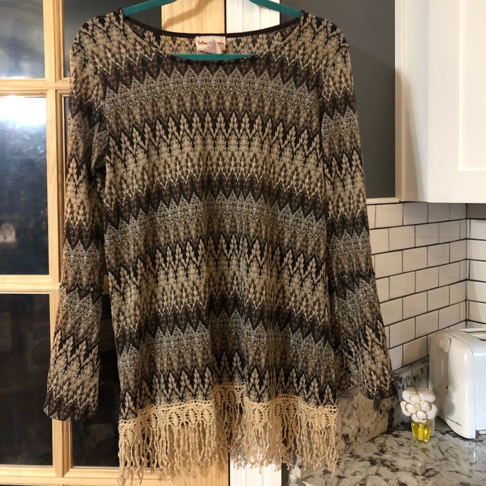 Long sleeve sweater.